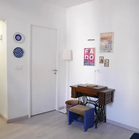 Alfama's Hidden Terrace Gem * Lissabon