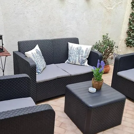 Alfama's Hidden Terrace Gem Lisboa