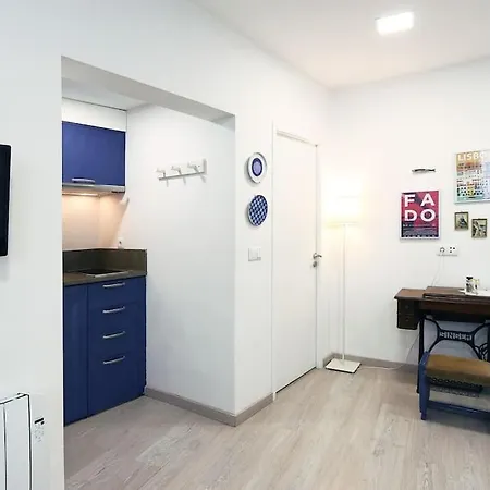 Alfama's Hidden Terrace Gem *