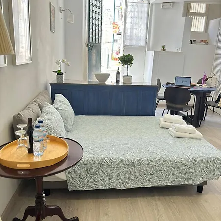 Alfama's Hidden Terrace Gem *